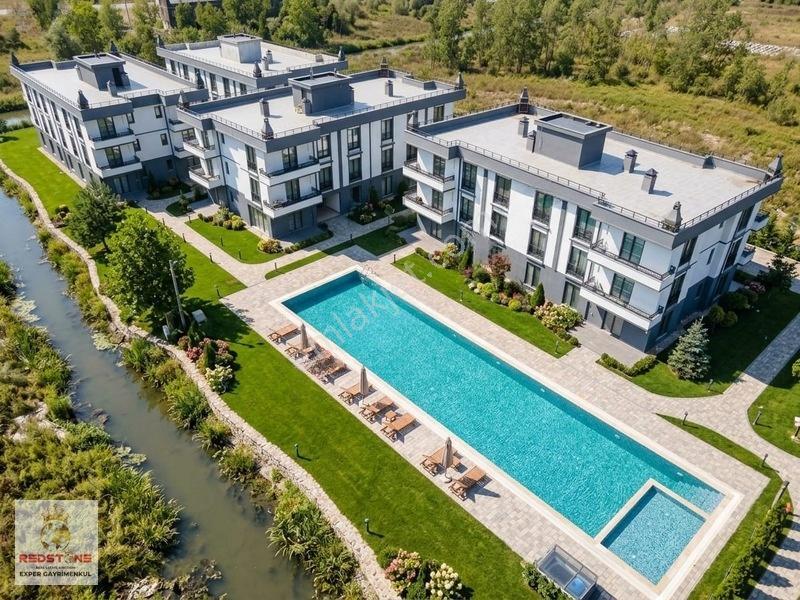 Havuzlu Site İçerisinde Cam Balkonlu Ara Kat Satılık Daire — fotoğraf 2