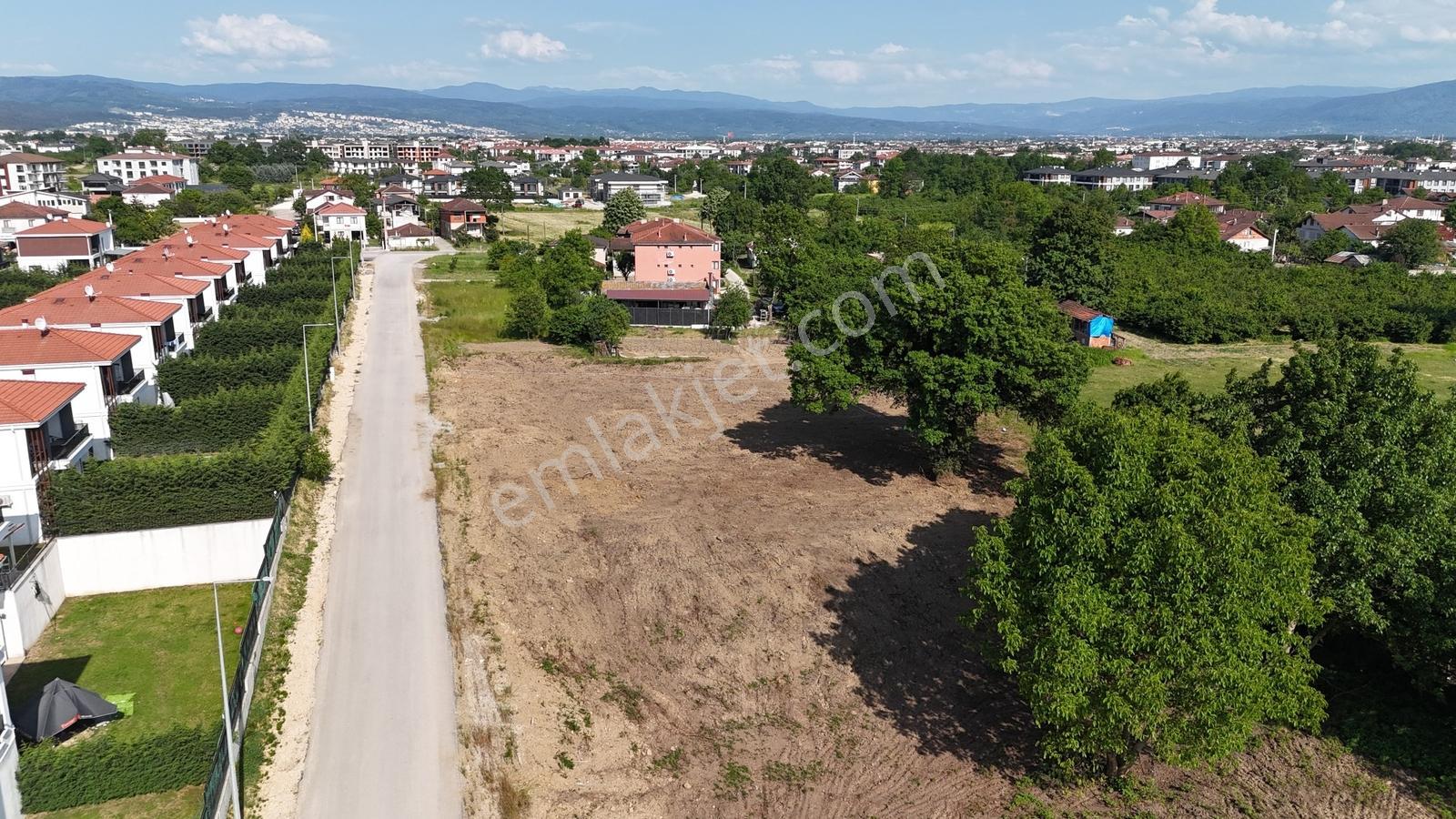 Merkez Akınlar'da Satılık 700 M2 Arsa — fotoğraf 3