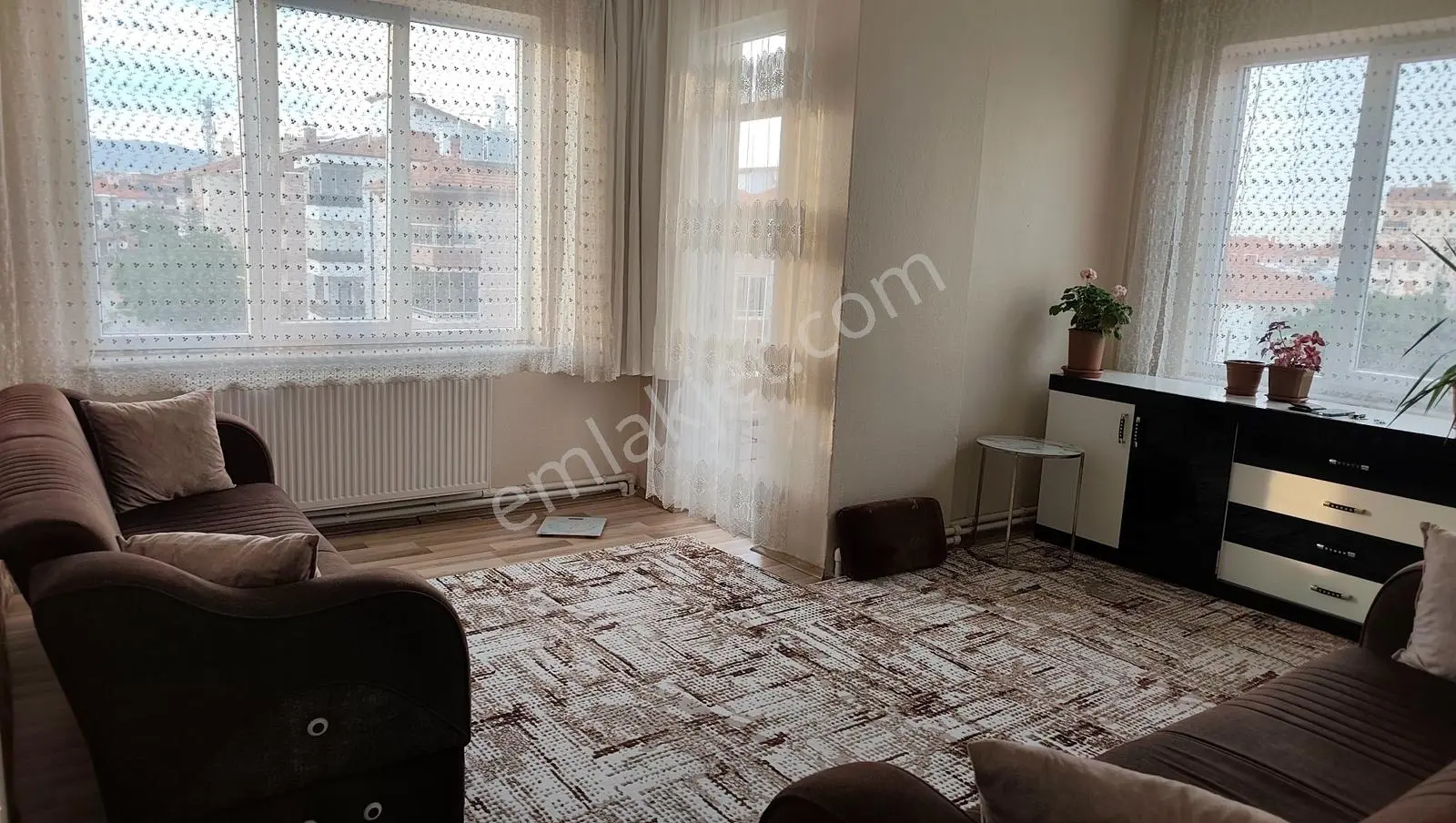 Akşemsettin'de Yenilenmiş Ara Kat Masrafsız Satılık 3+1 Daire — fotoğraf 2