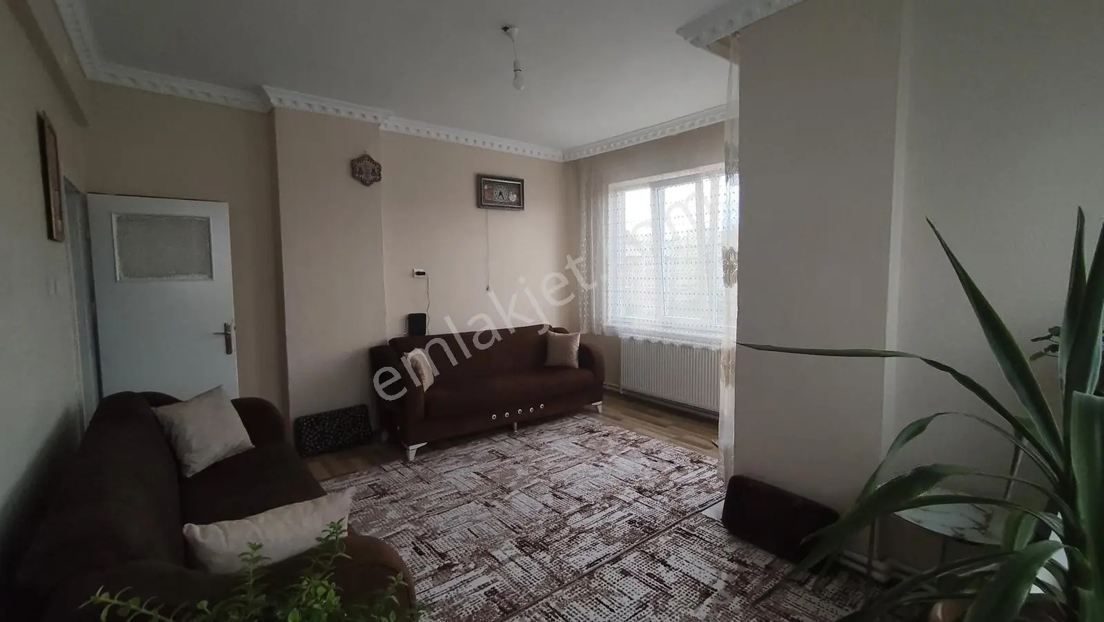 Akşemsettin'de Yenilenmiş Ara Kat Masrafsız Satılık 3+1 Daire — fotoğraf 3