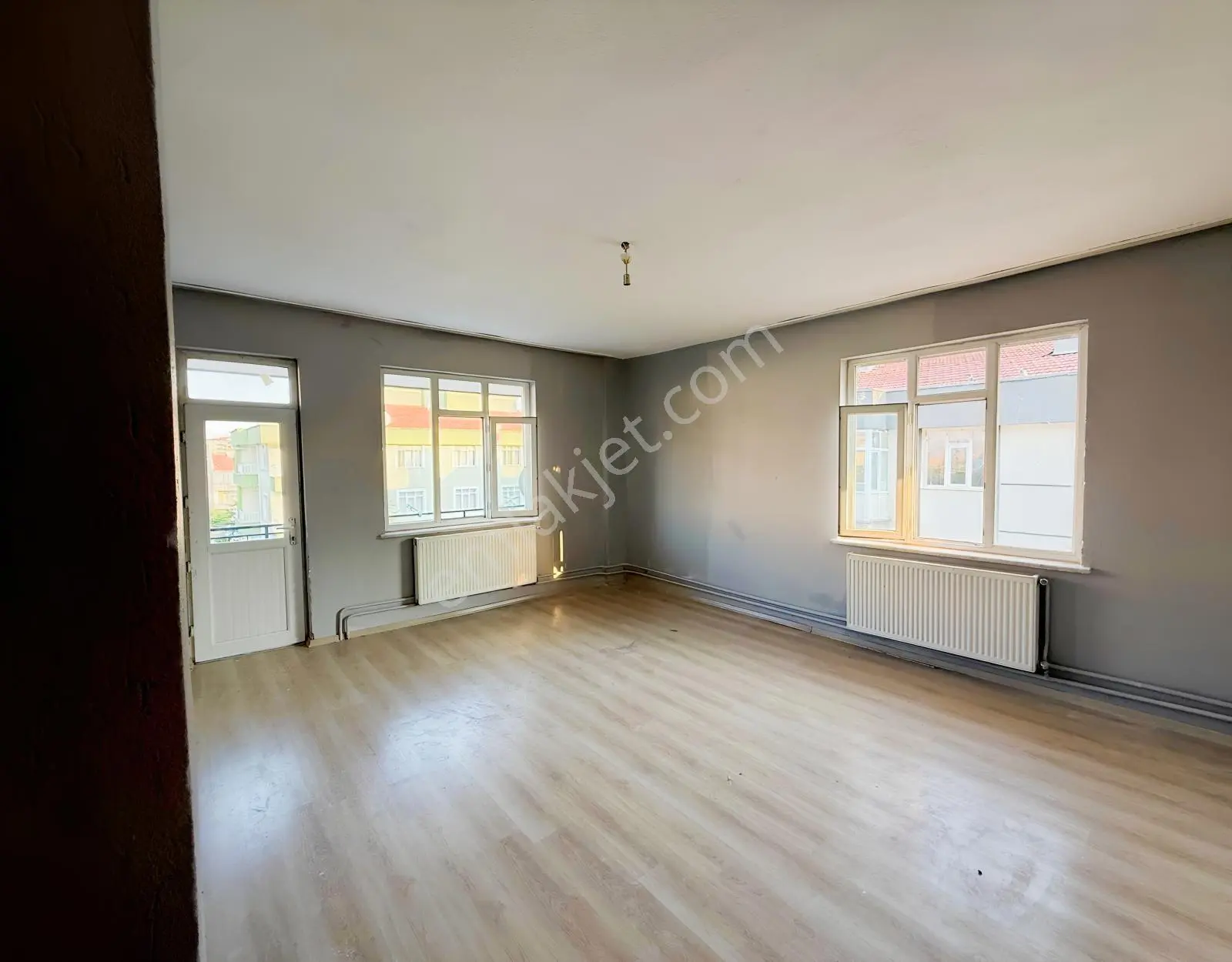 Bosna'Da Üniversite Karşısı 2+1 Geniş Daire