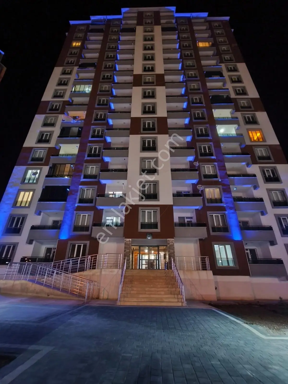 C.k.dan Güney Cephe Site İçinde Satılık 3+1 Daire — fotoğraf 3