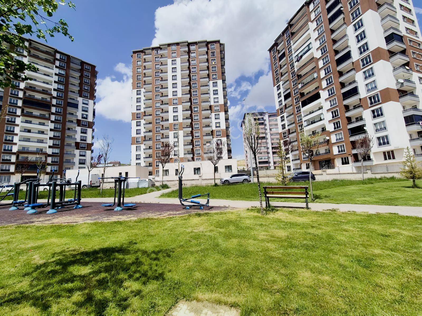 C.k.dan Güney Cephe Site İçinde Satılık 3+1 Daire — fotoğraf 6