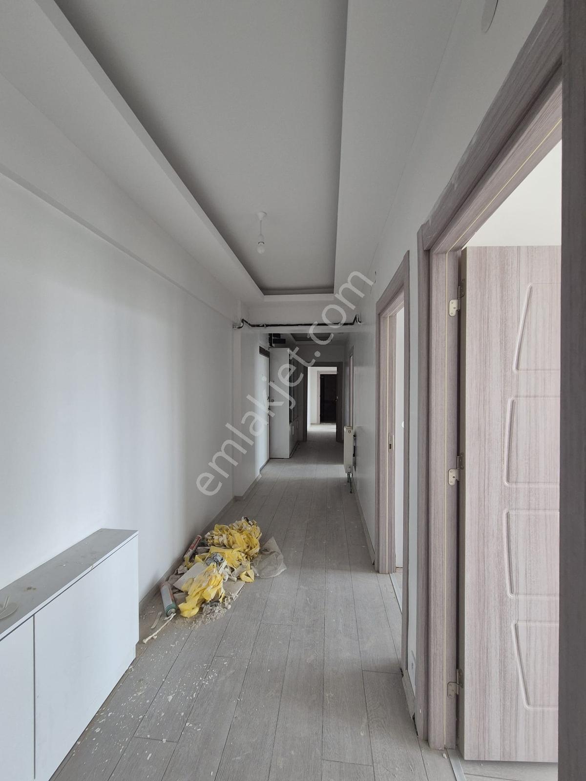 C.k.dan Güney Cephe Site İçinde Satılık 3+1 Daire — fotoğraf 17