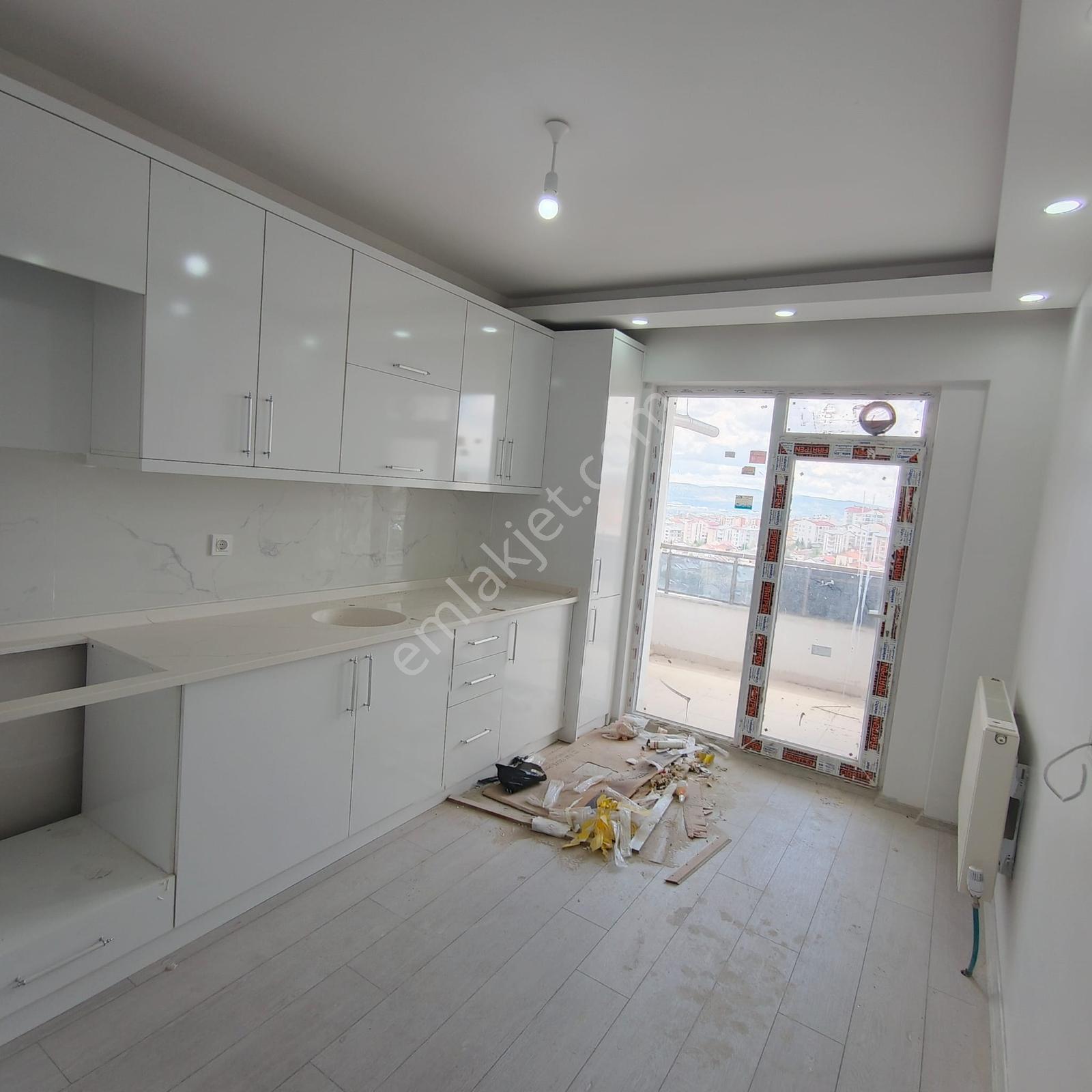 C.k.dan Güney Cephe Site İçinde Satılık 3+1 Daire — fotoğraf 20