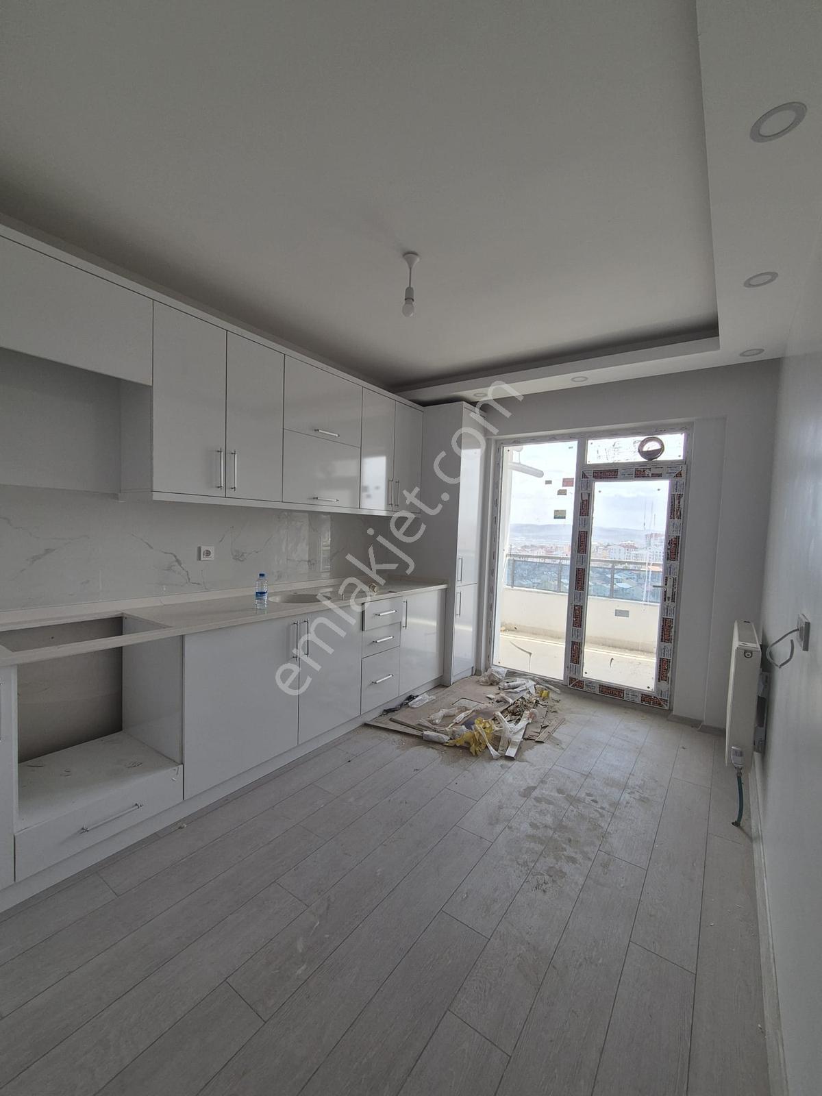 C.k.dan Güney Cephe Site İçinde Satılık 3+1 Daire — fotoğraf 21