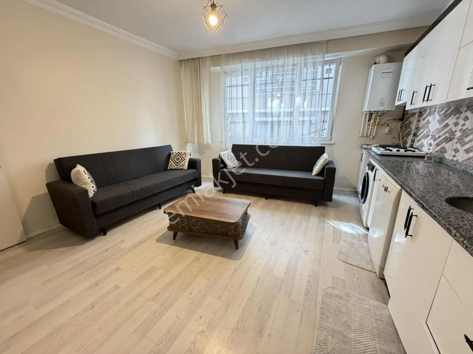 Cadde Yanı Yeni Bina 1.kat Eşyalı Temiz Ferah Lüks 1+1 Daire — fotoğraf 4