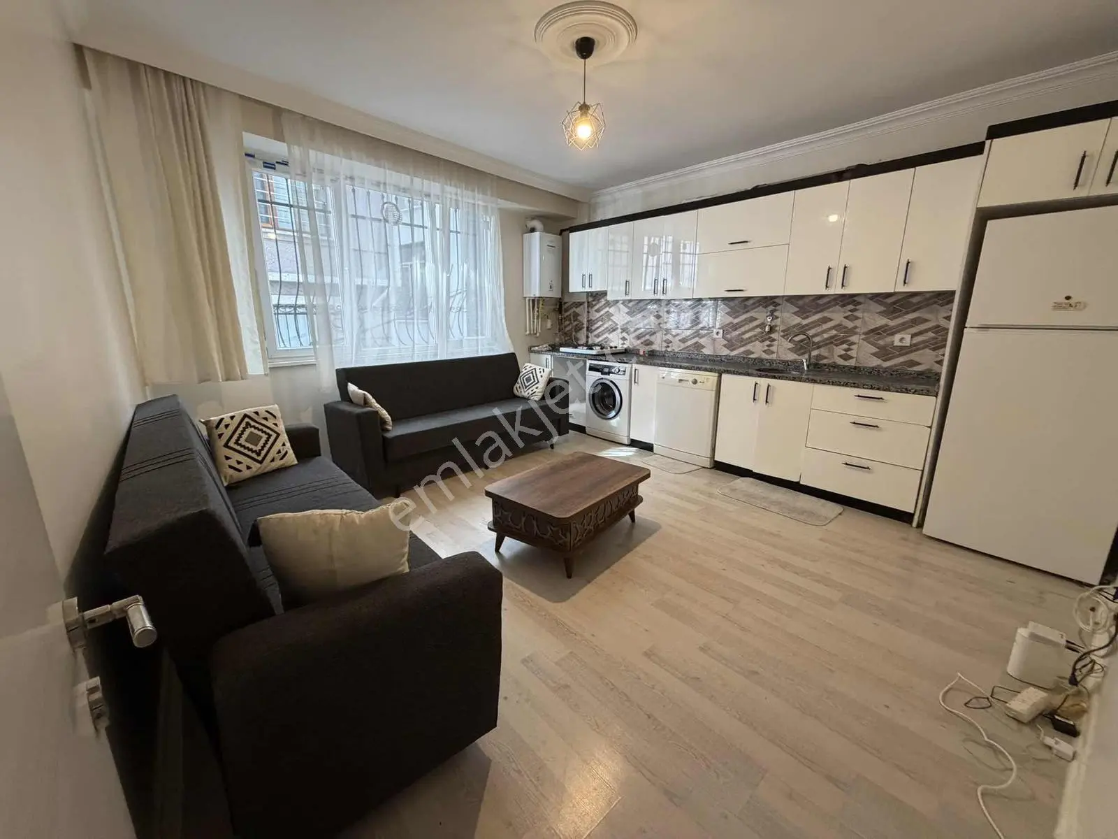 Cadde Yanı Yeni Bina 1.kat Eşyalı Temiz Ferah Lüks 1+1 Daire — fotoğraf 6