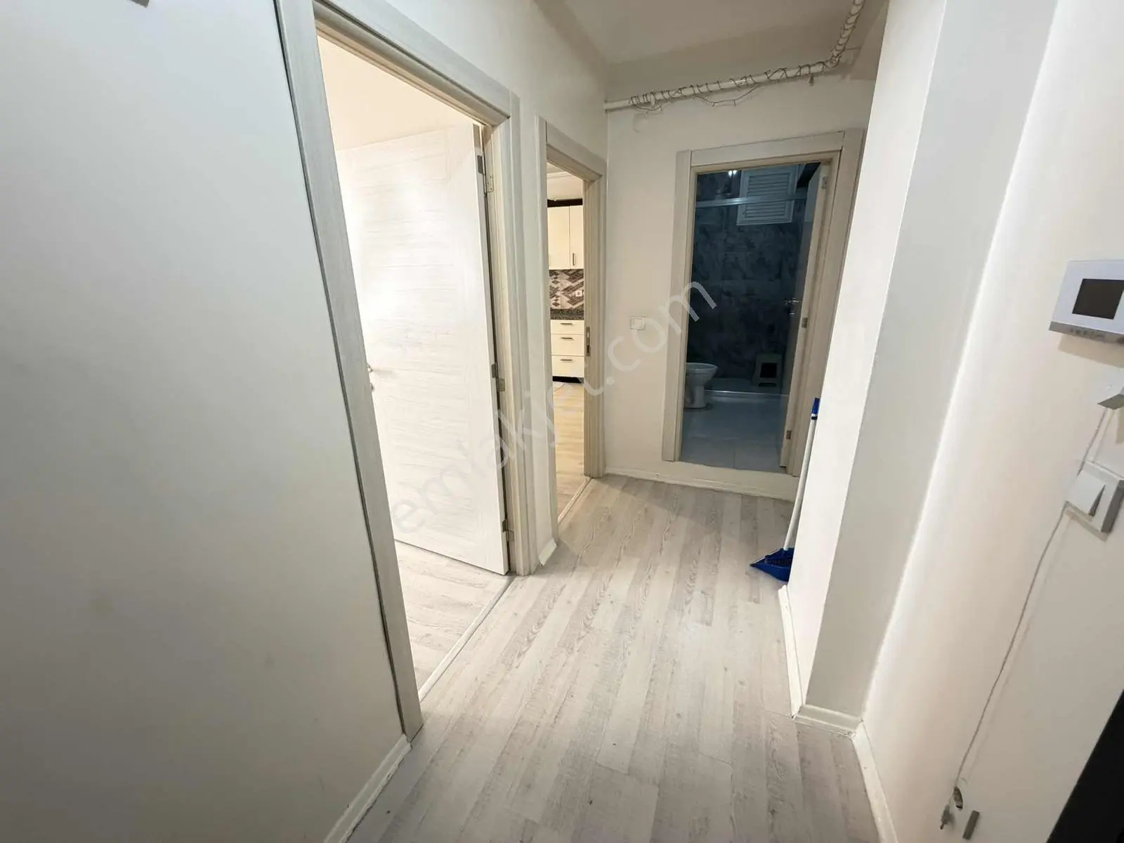 Cadde Yanı Yeni Bina 1.kat Eşyalı Temiz Ferah Lüks 1+1 Daire — fotoğraf 13