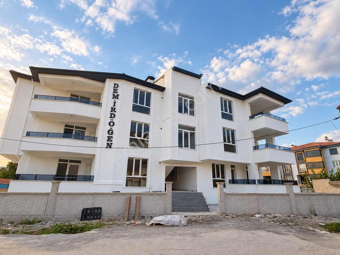 Remax Dem Demirkent Mah. Cam Balkon Vestiyer Alttan Isıtmalı 3+1
