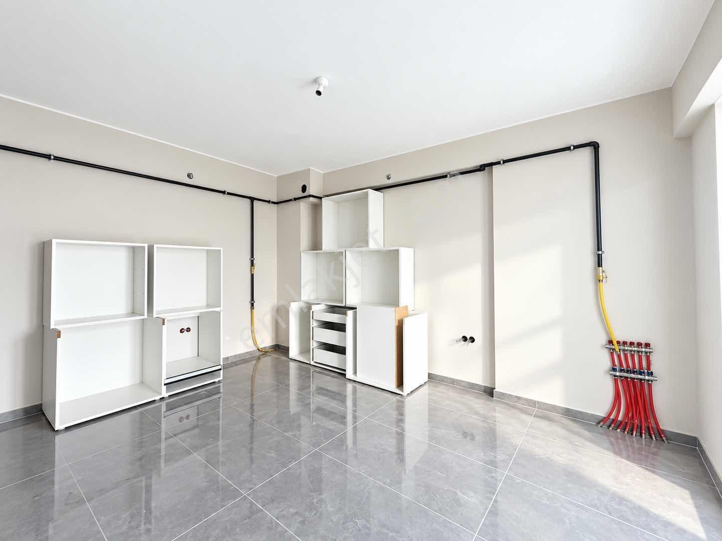 Remax Dem Demirkent Mah. Cam Balkon Vestiyer Alttan Isıtmalı 3+1 — fotoğraf 3