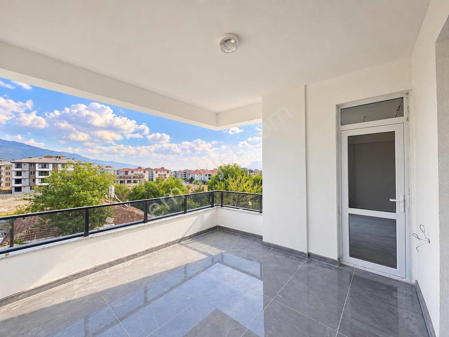 Remax Dem Demirkent Mah. Cam Balkon Vestiyer Alttan Isıtmalı 3+1 — fotoğraf 4