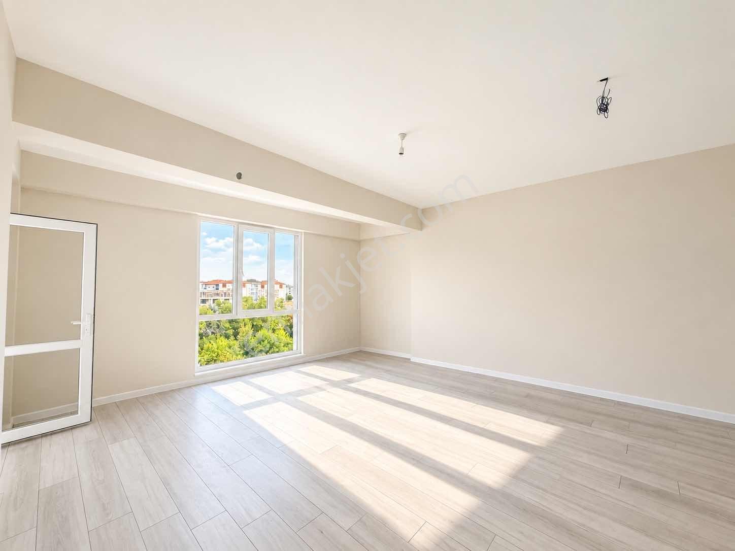 Remax Dem Demirkent Mah. Cam Balkon Vestiyer Alttan Isıtmalı 3+1 — fotoğraf 7