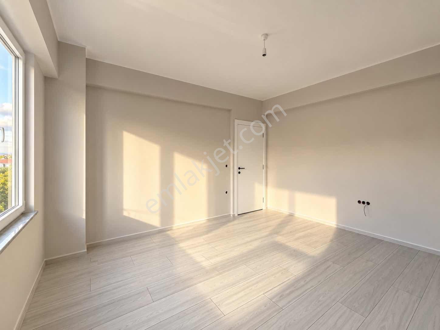 Remax Dem Demirkent Mah. Cam Balkon Vestiyer Alttan Isıtmalı 3+1 — fotoğraf 11
