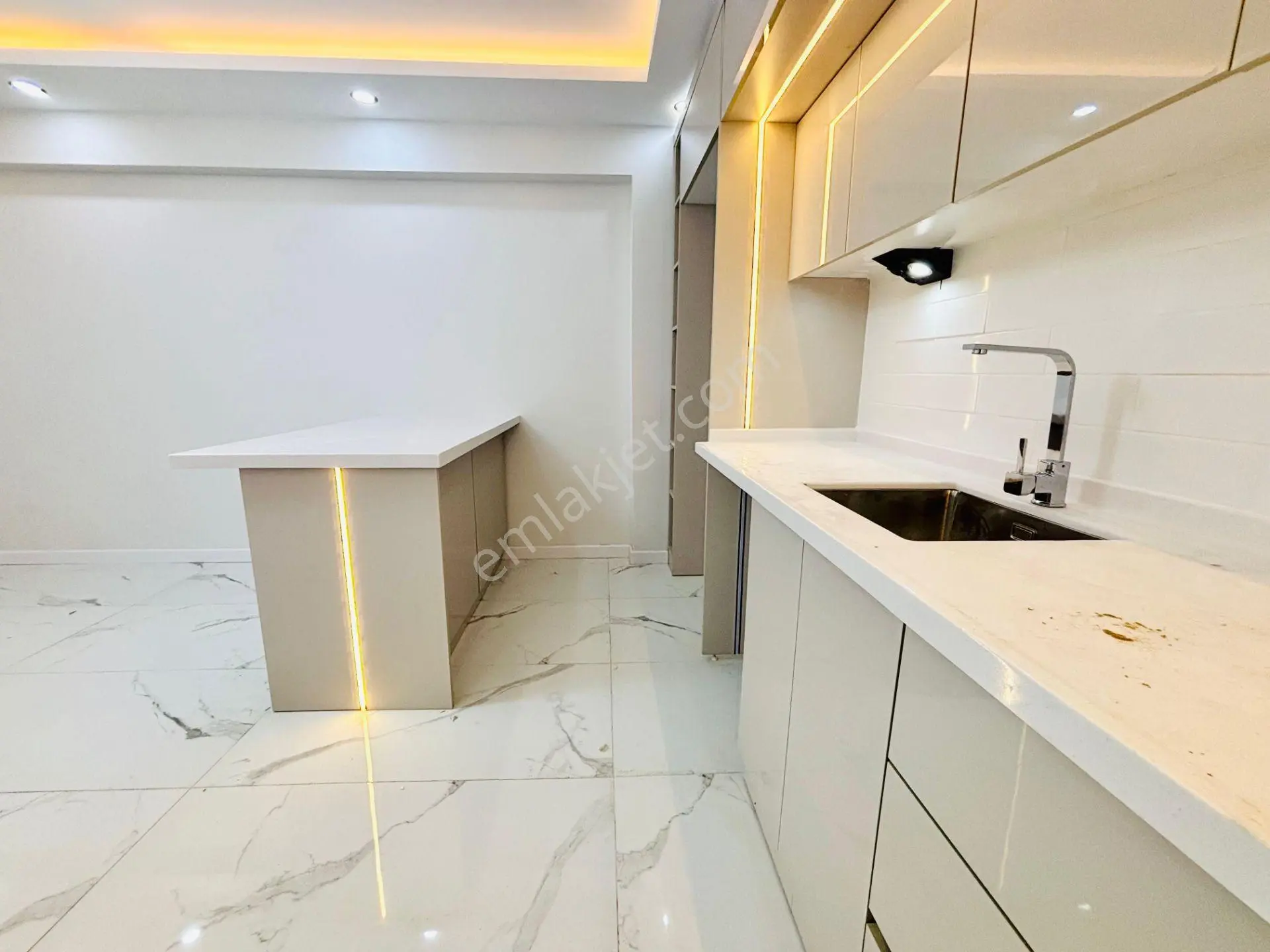 Yükselden Altınkumda 50 M² Şık Ada Mutfaklı 1+1 Satılık Daire — fotoğraf 2