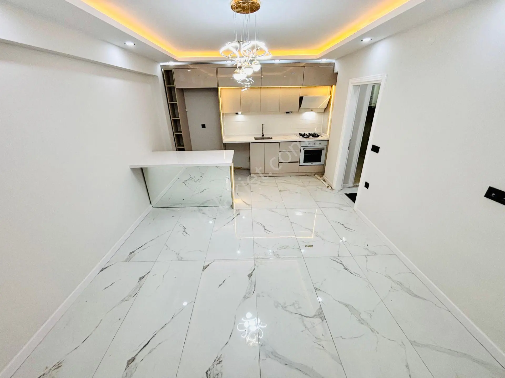 Yükselden Altınkumda 50 M² Şık Ada Mutfaklı 1+1 Satılık Daire — fotoğraf 3