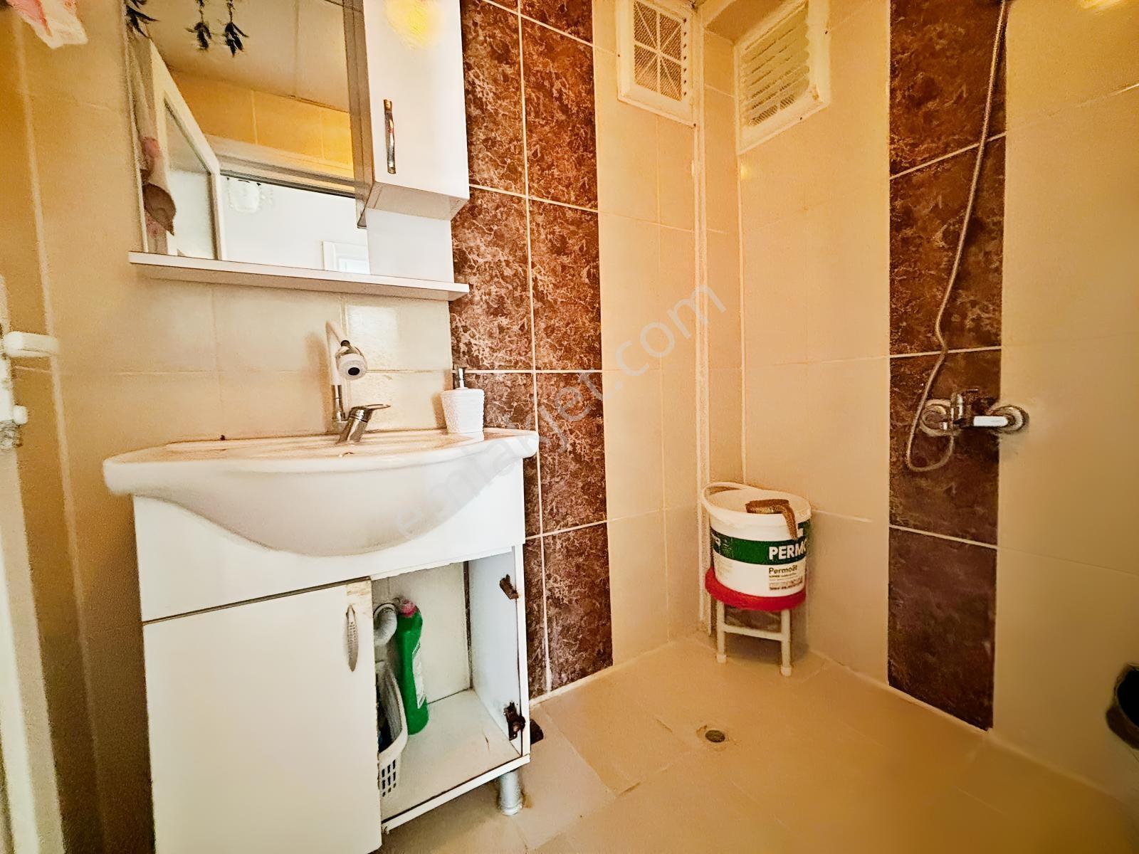 Az-er Yapıdan Ara Kat Ön Cephe İskanlı Çift Balkonlu Satılık 2+1 — fotoğraf 18