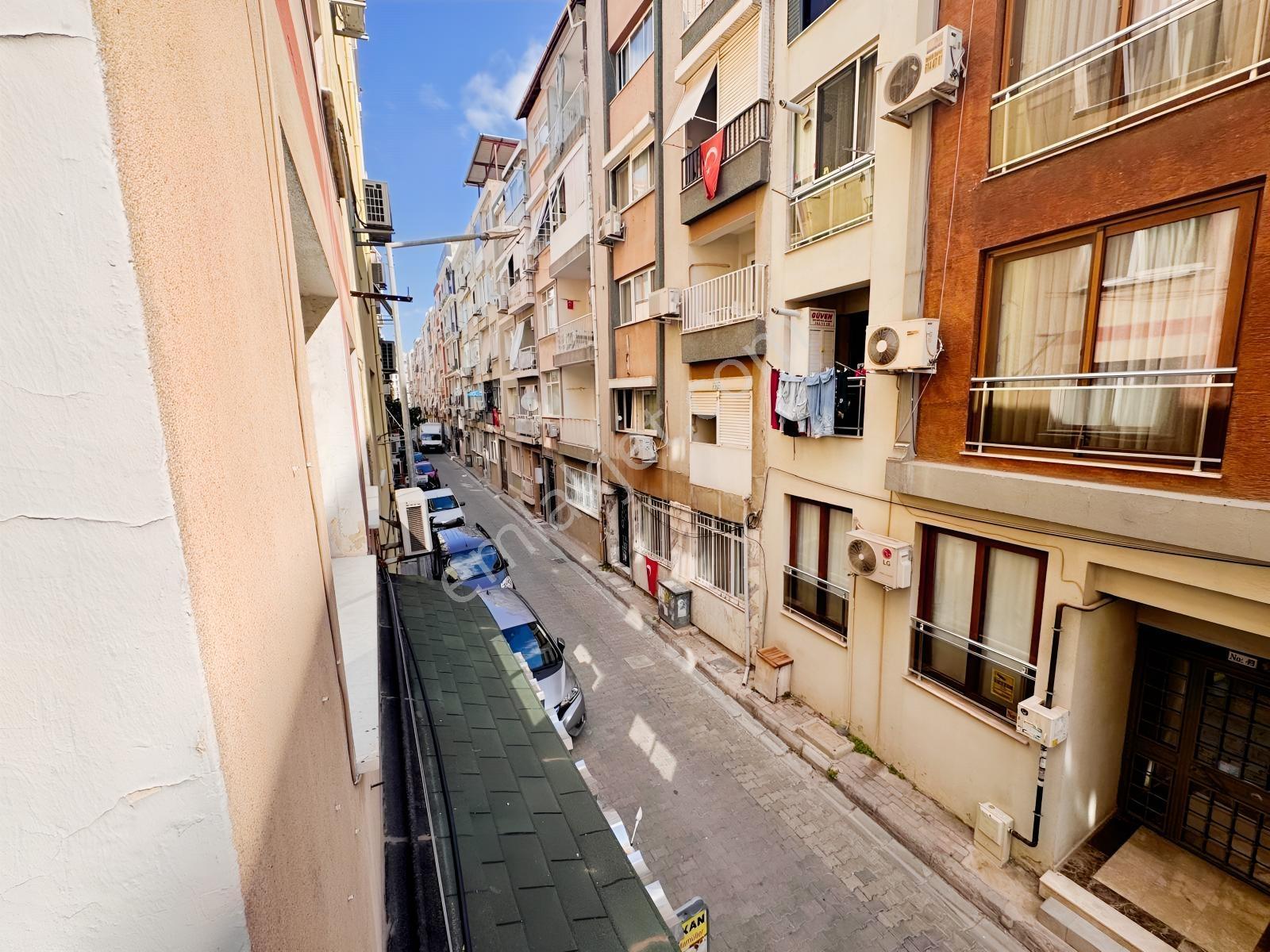 Karşıyaka Alaybeyde 3+1 Satılık Daire — fotoğraf 26