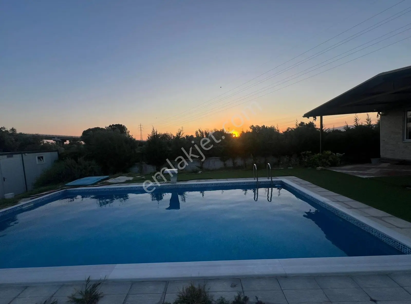 Dayıoğlu Mahallesinde Villa Konseptinde Yüzme Havuzlu 3+1 — fotoğraf 2