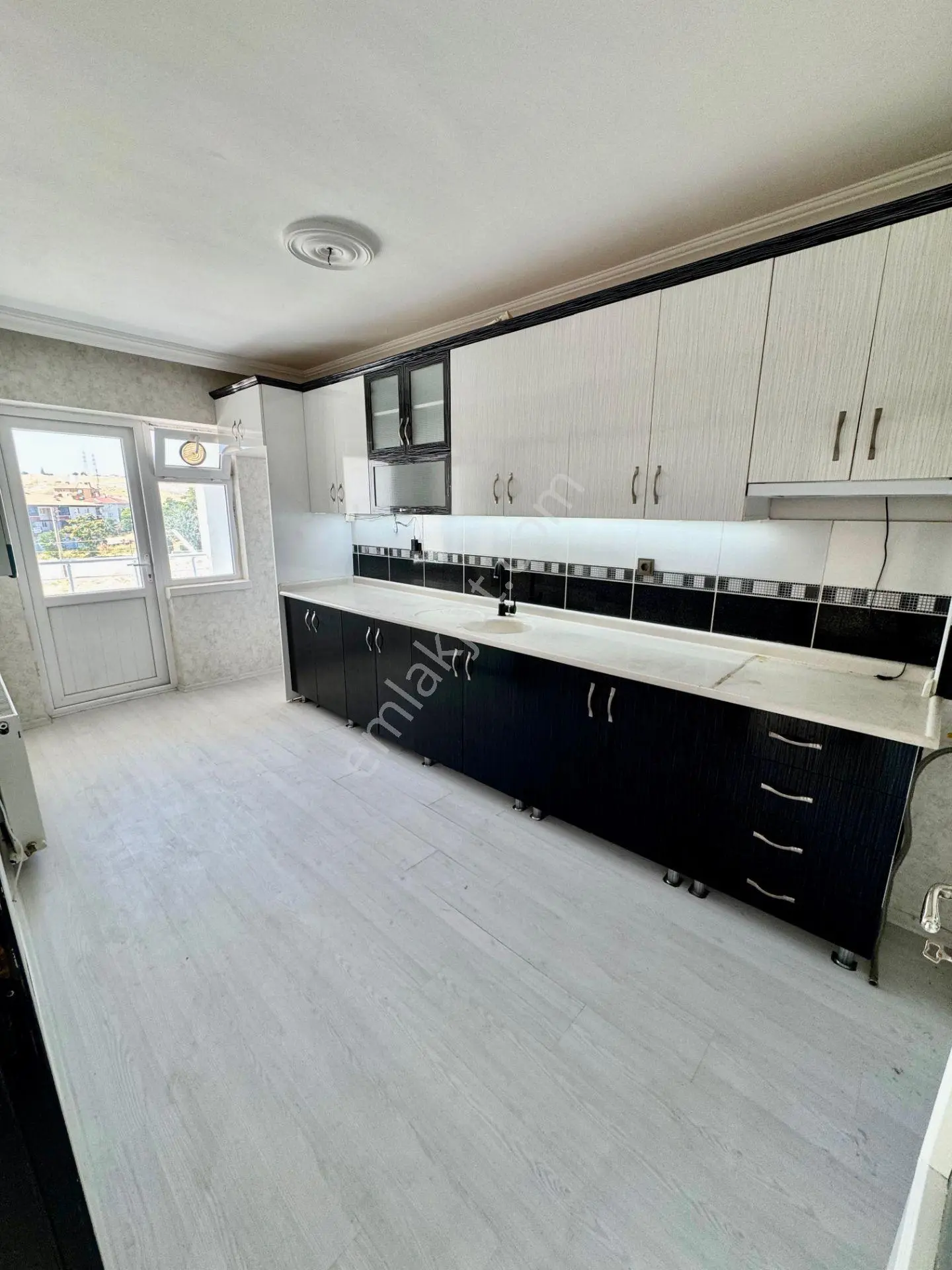 Yılmaz Gayrimenkul'Den Malazgirt Mah. 3+1 Full Yapılı Kupon Daire