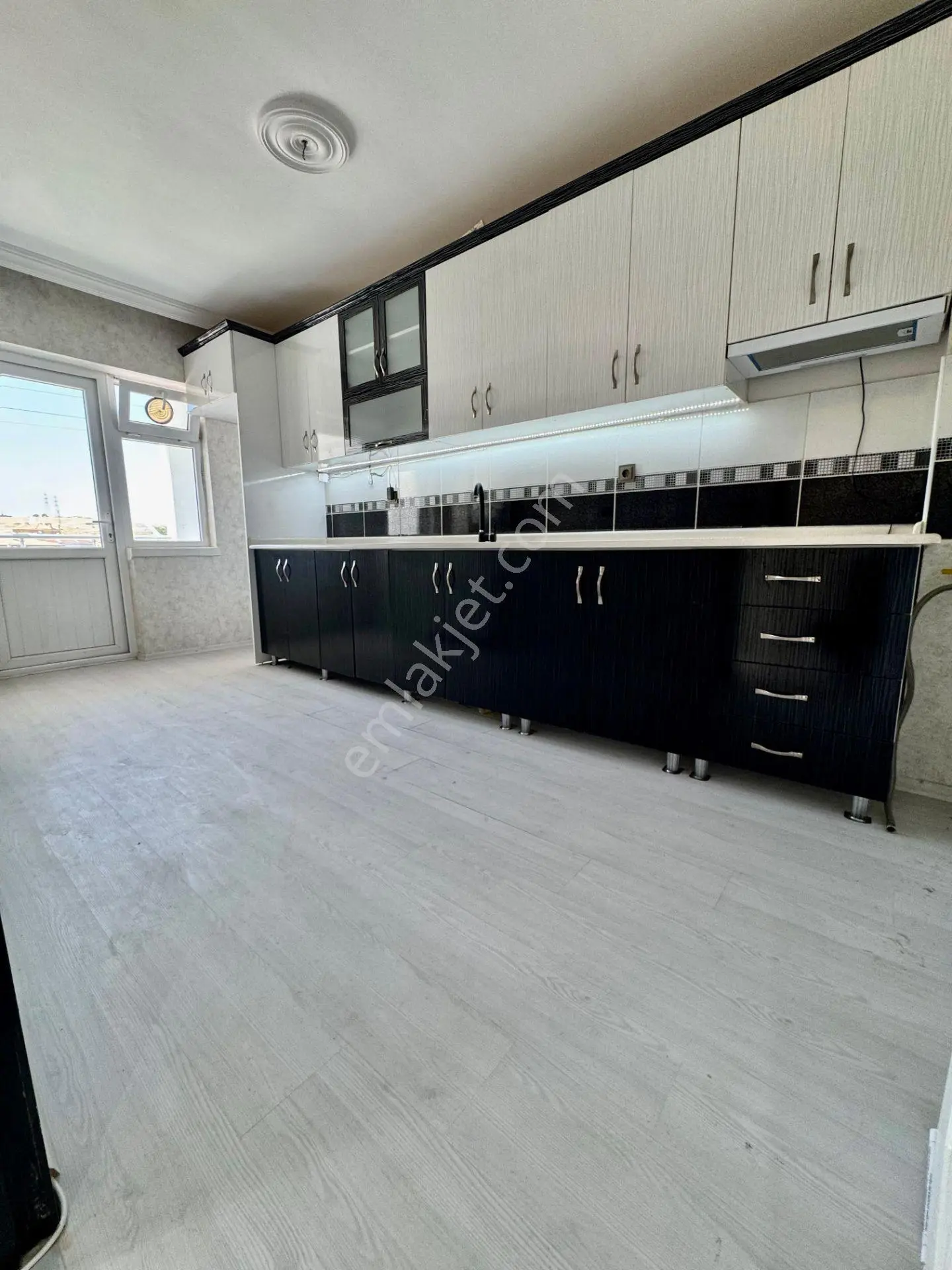 Yılmaz Gayrimenkul'den Malazgirt Mah. 3+1 Full Yapılı Kupon Daire — fotoğraf 16