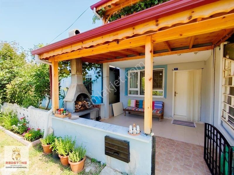 Müstakil Girişli Denize Yürüme Mesafesinde 2+1 Ev — fotoğraf 2