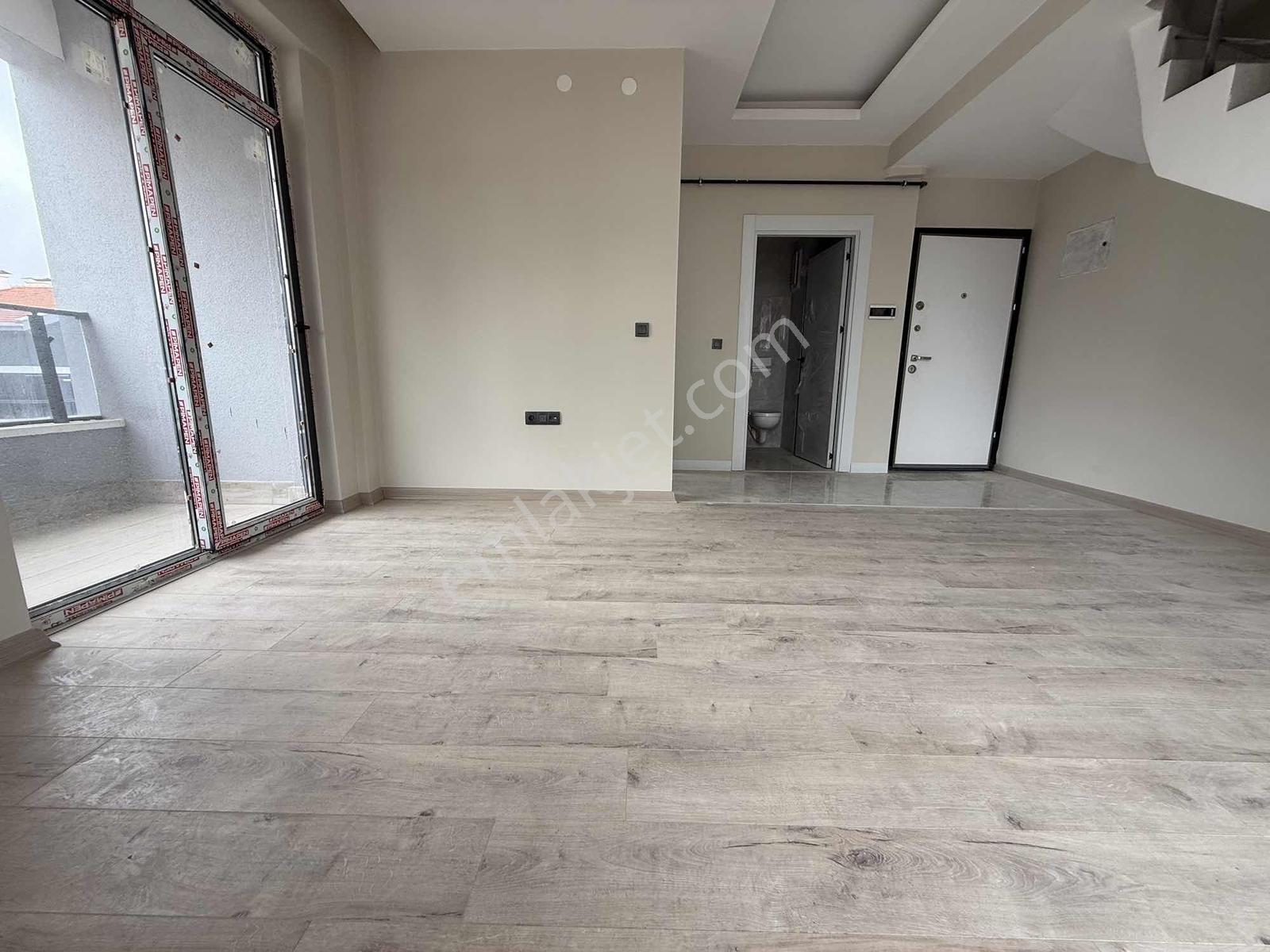 Alaçatı'dan İncek'te/çatı Eğimsiz/kök Tapu/iskanlı 2+1 Satılık — fotoğraf 8