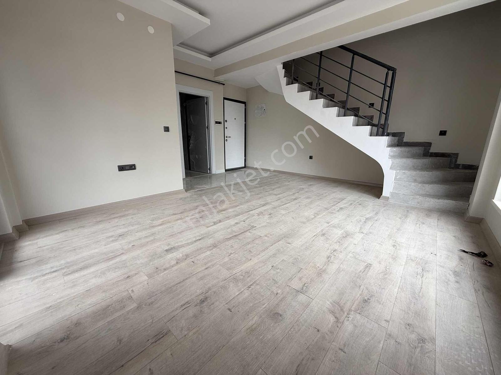 Alaçatı'dan İncek'te/çatı Eğimsiz/kök Tapu/iskanlı 2+1 Satılık — fotoğraf 10