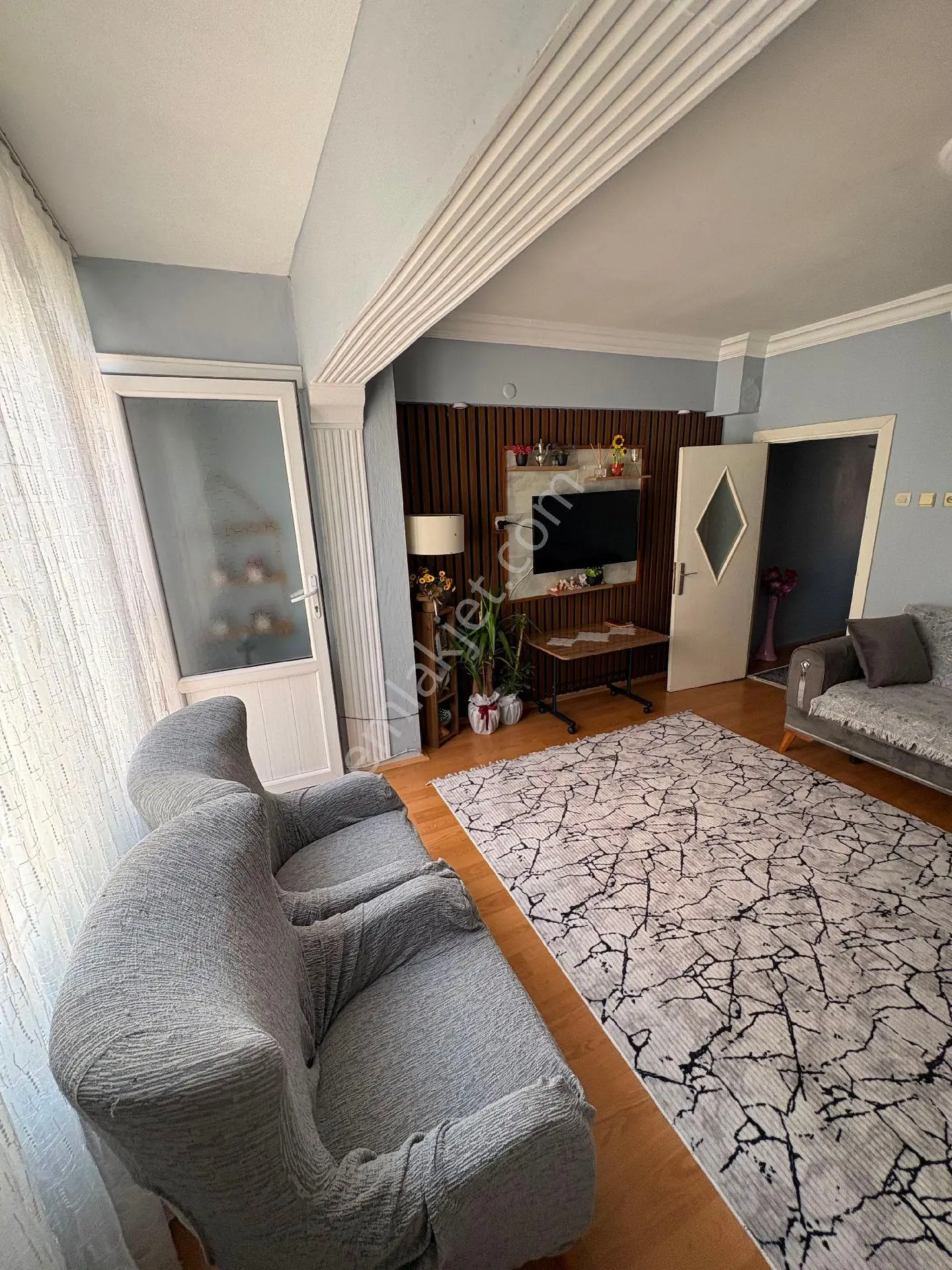 Üzmez Gayrimenkul'den Ful Tadilatlı Satılık 2+1 — fotoğraf 18