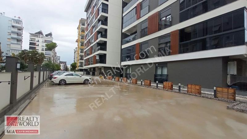 Varlık Mahallesin'de Satılık 2+1 Arakat Lüx Daire — fotoğraf 2