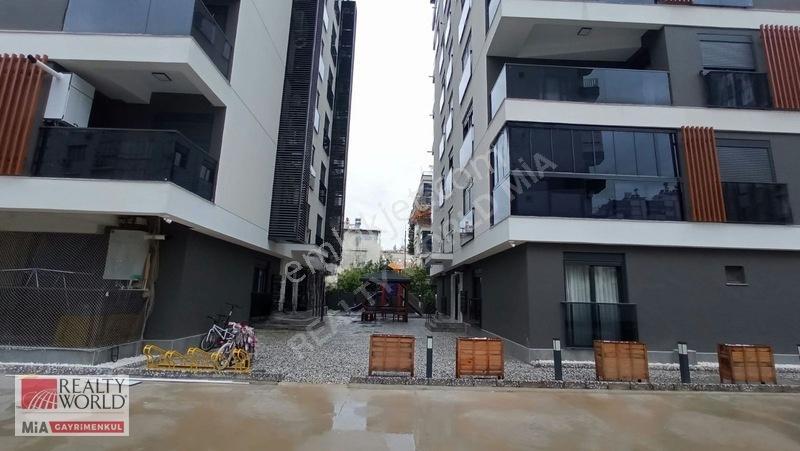 Varlık Mahallesin'de Satılık 2+1 Arakat Lüx Daire — fotoğraf 4