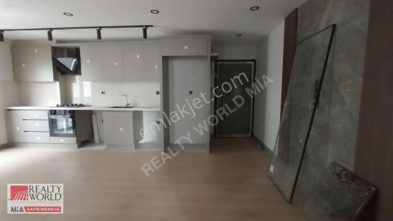 Varlık Mahallesin'de Satılık 2+1 Arakat Lüx Daire — fotoğraf 7