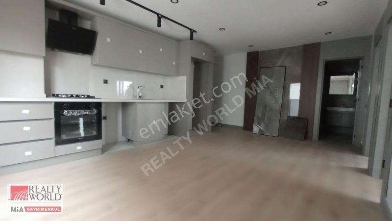 Varlık Mahallesin'de Satılık 2+1 Arakat Lüx Daire — fotoğraf 9