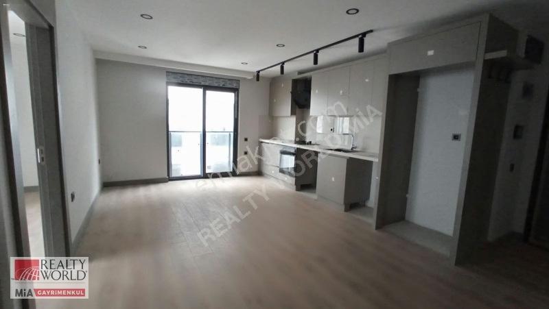 Varlık Mahallesin'de Satılık 2+1 Arakat Lüx Daire — fotoğraf 12