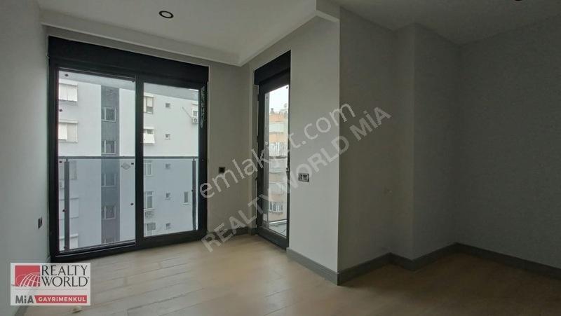 Varlık Mahallesin'de Satılık 2+1 Arakat Lüx Daire — fotoğraf 20