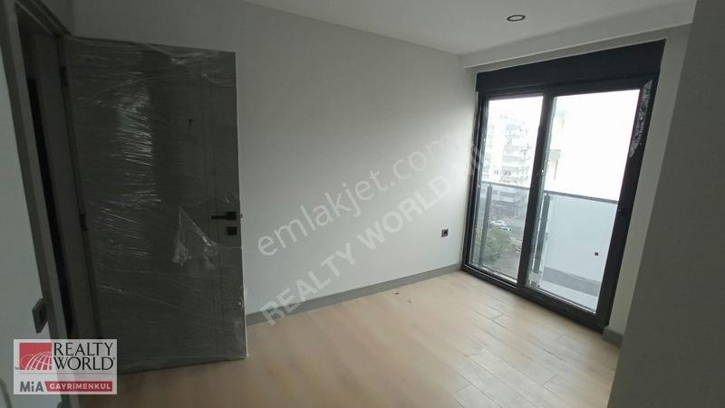 Varlık Mahallesin'de Satılık 2+1 Arakat Lüx Daire — fotoğraf 21