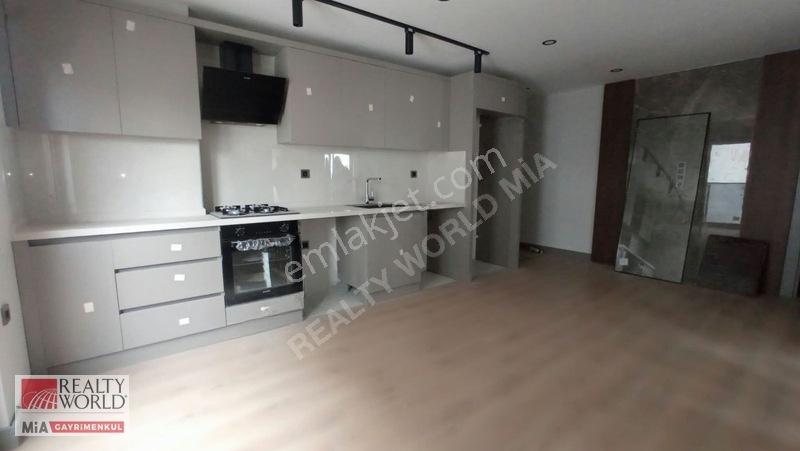 Varlık Mahallesin'de Satılık 2+1 Arakat Lüx Daire — fotoğraf 24