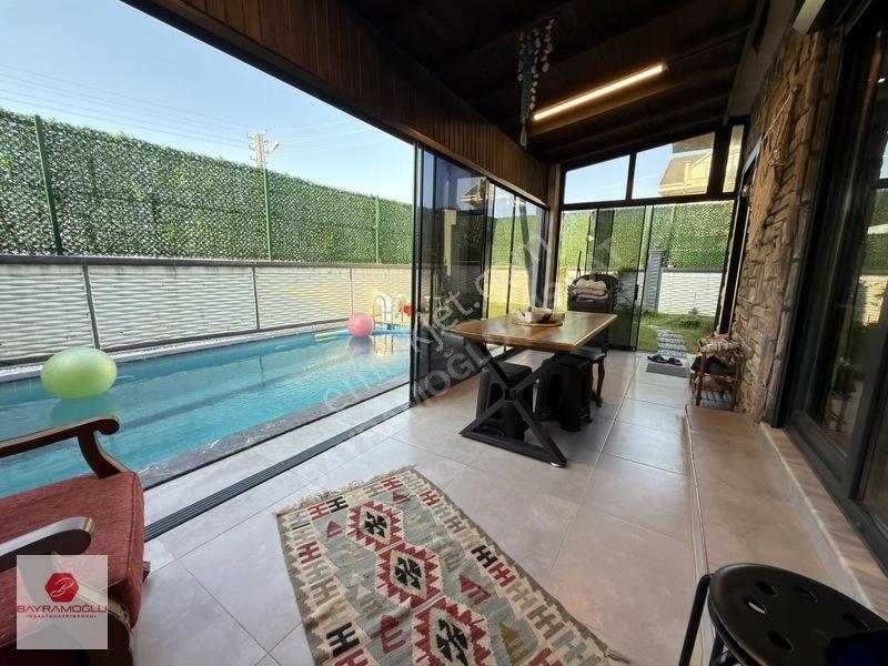 Kocaali'De Denize Sıfır Müstakil Tripleks Villa