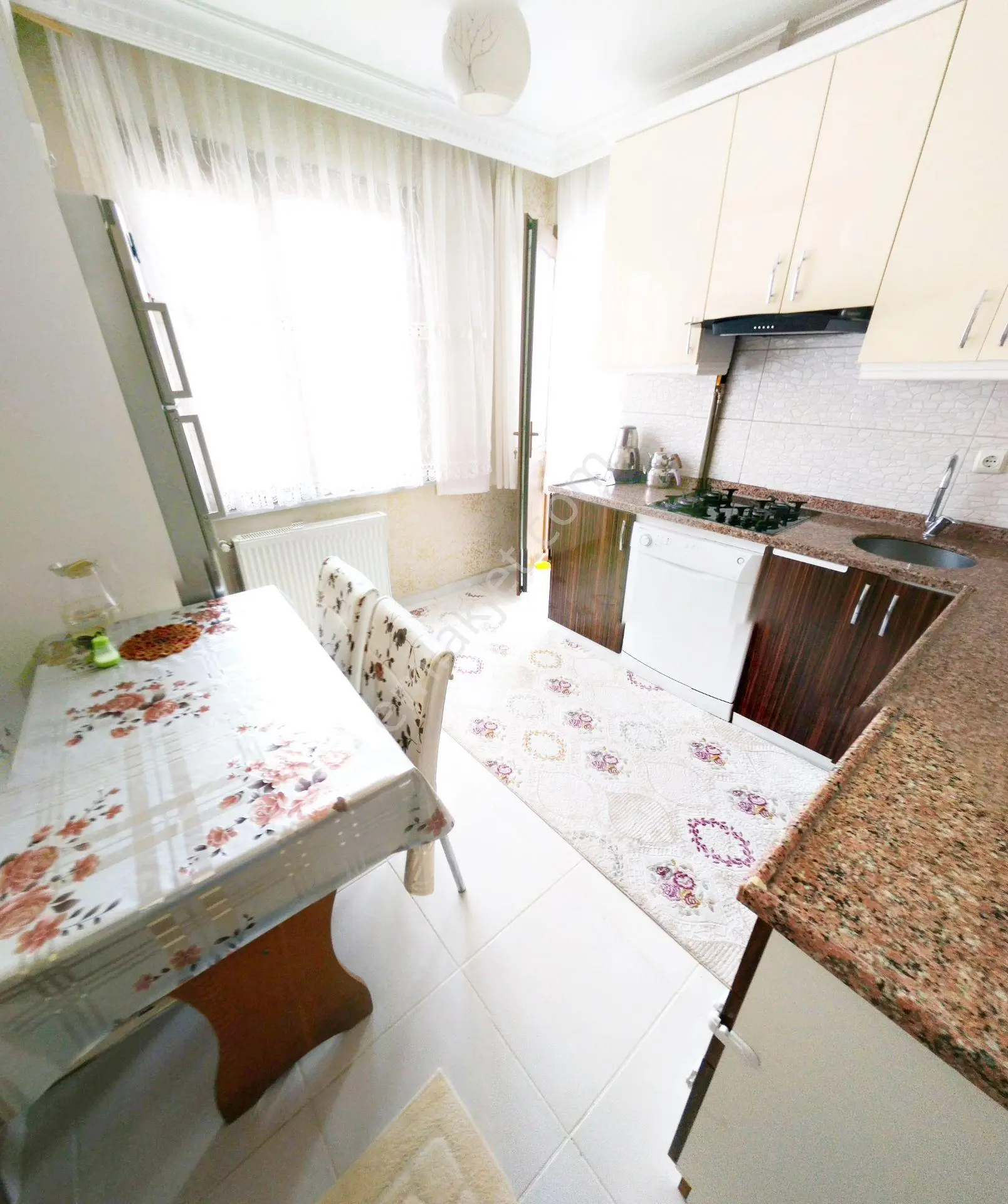Yenibosna Eviza Konaklarına Yakın 6+1 250 M2 Dublexs Asansörlü-serhat Emlak — fotoğraf 4