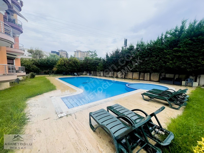 Batı Mahallesi Sahil Rezidans Sitesinde Havuzlu Kiralık 3+1 — fotoğraf 3