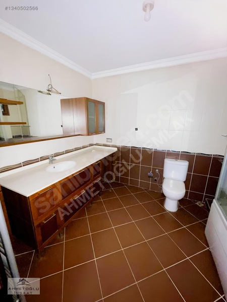 Batı Mahallesi Sahil Rezidans Sitesinde Havuzlu Kiralık 3+1 — fotoğraf 17