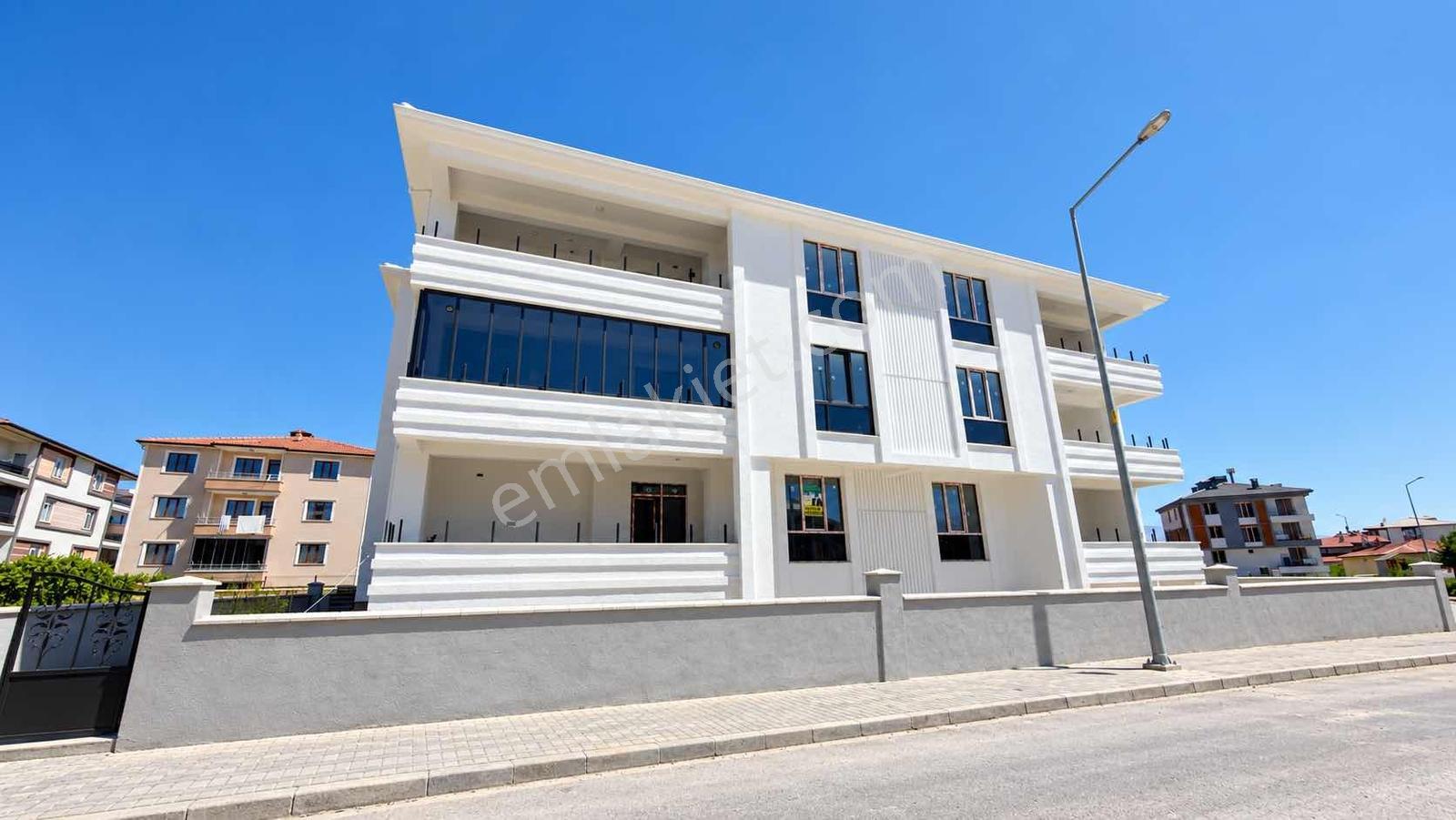 Remax Dem'Den Demirkent Mah. Giyinme Odalı Lüks Satılık 2+1
