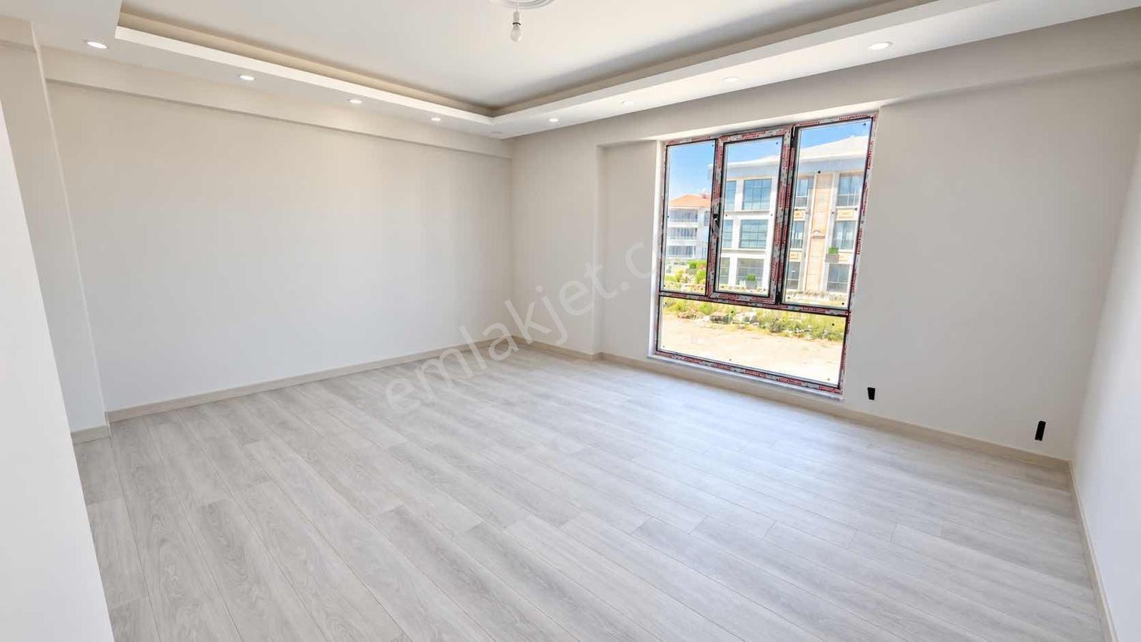 Remax Dem'den Demirkent Mah. Giyinme Odalı Lüks Satılık 2+1 — fotoğraf 3