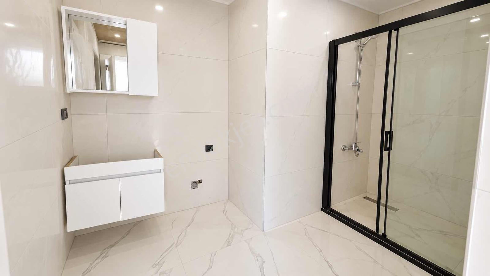 Remax Dem'den Demirkent Mah. Giyinme Odalı Lüks Satılık 2+1 — fotoğraf 4