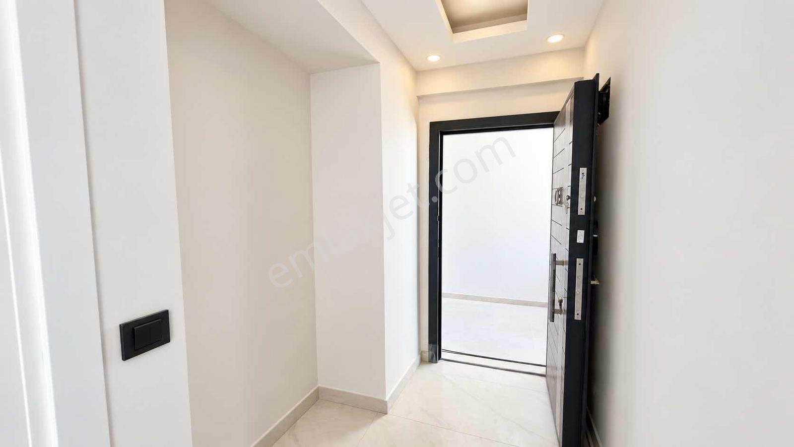 Remax Dem'den Demirkent Mah. Giyinme Odalı Lüks Satılık 2+1 — fotoğraf 5