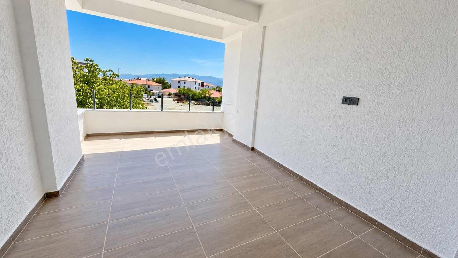 Remax Dem'den Demirkent Mah. Giyinme Odalı Lüks Satılık 2+1 — fotoğraf 12