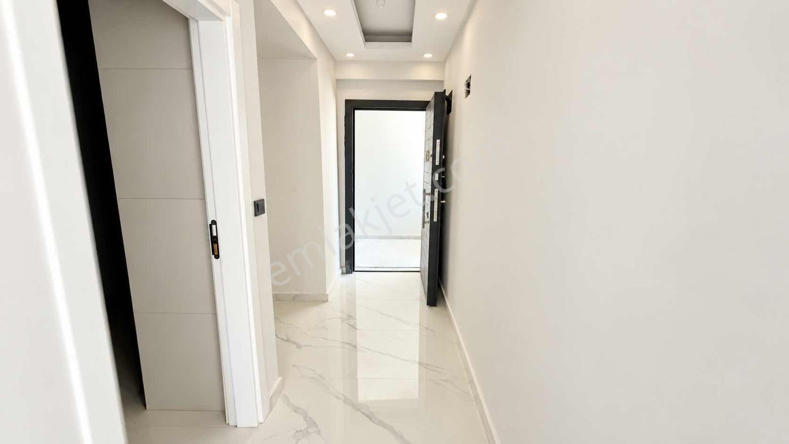 Remax Dem'den Demirkent Mah. Giyinme Odalı Lüks Satılık 2+1 — fotoğraf 15