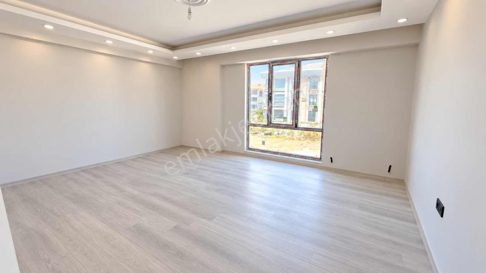 Remax Dem'den Demirkent Mah. Giyinme Odalı Lüks Satılık 2+1 — fotoğraf 16