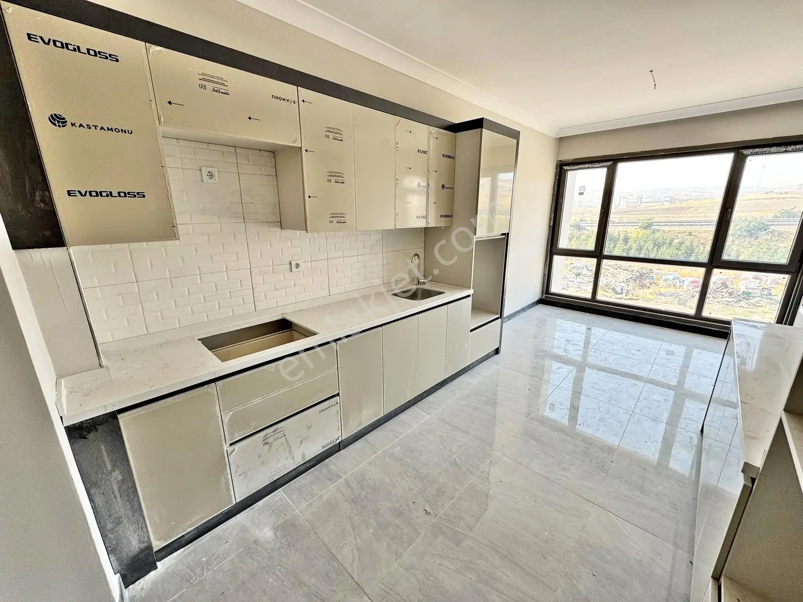 Veranka İnvesten Ovaprime'da Acil Satılık Sıfır 4+1 Site Dairesi — fotoğraf 3