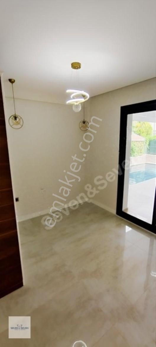 Kuşadası Kadınlar Denizi 2 Adet 4+1 Aidatsız Villamız Satışta — fotoğraf 27
